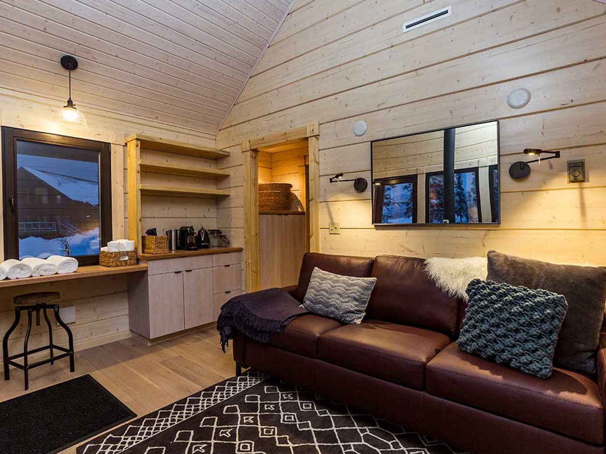 Main Lodge Private Cabin living room.