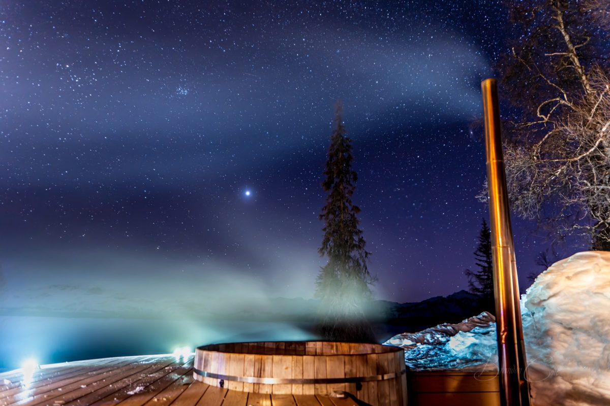 the wood fired hot tub under the stars at judd lake lodge